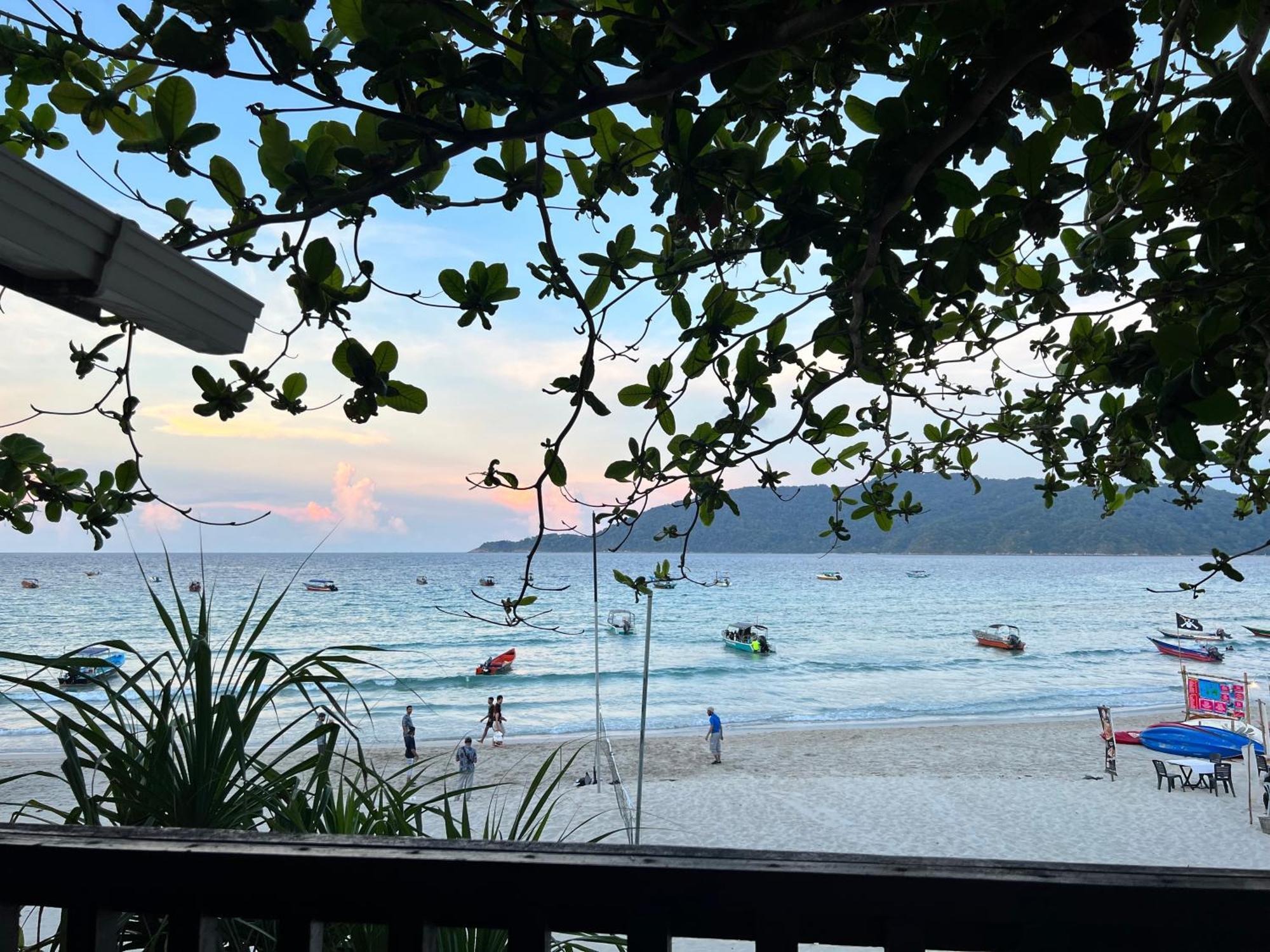 Ohlala Guesthouse プルフンティアン島 エクステリア 写真