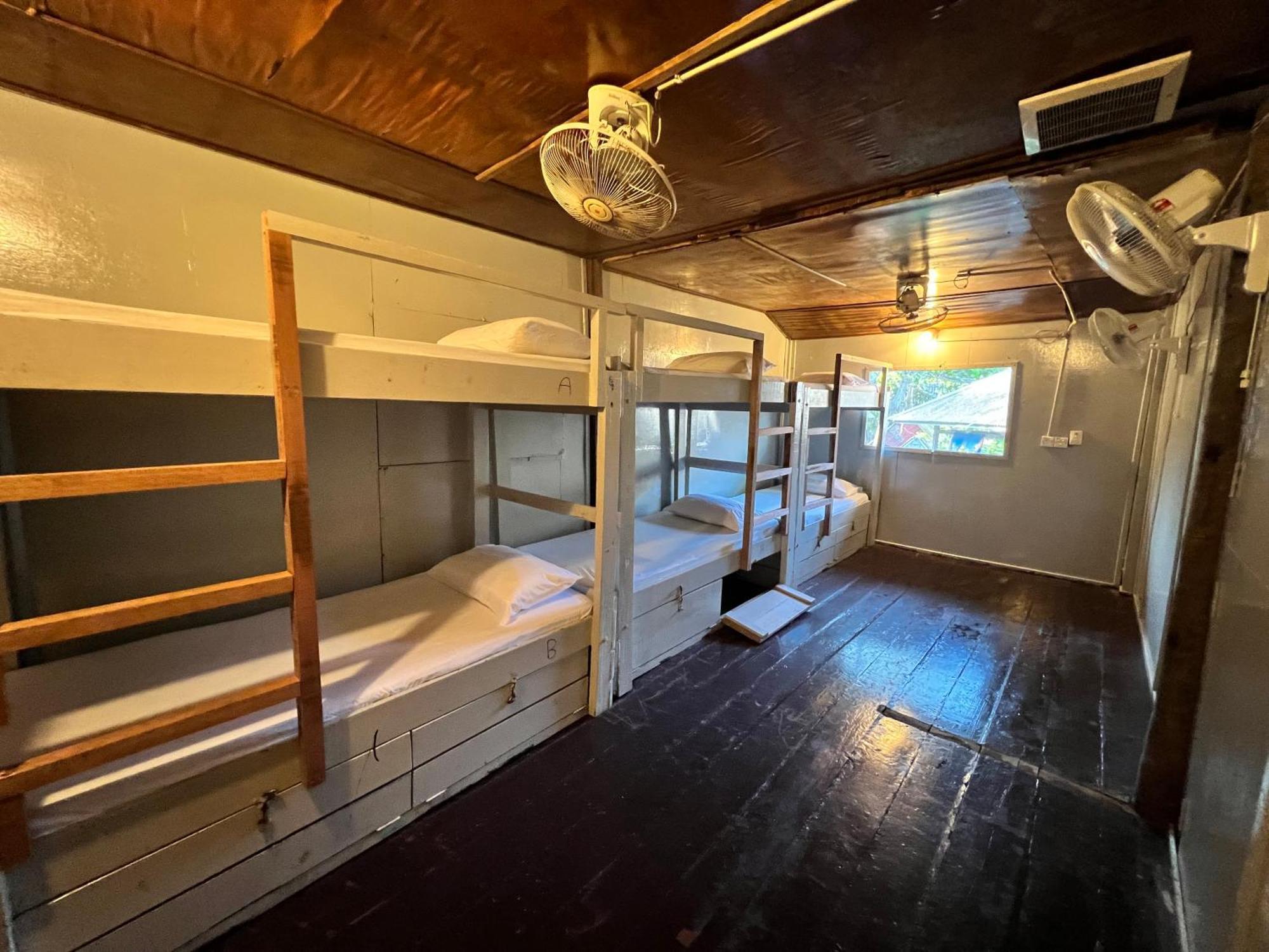 Ohlala Guesthouse プルフンティアン島 エクステリア 写真